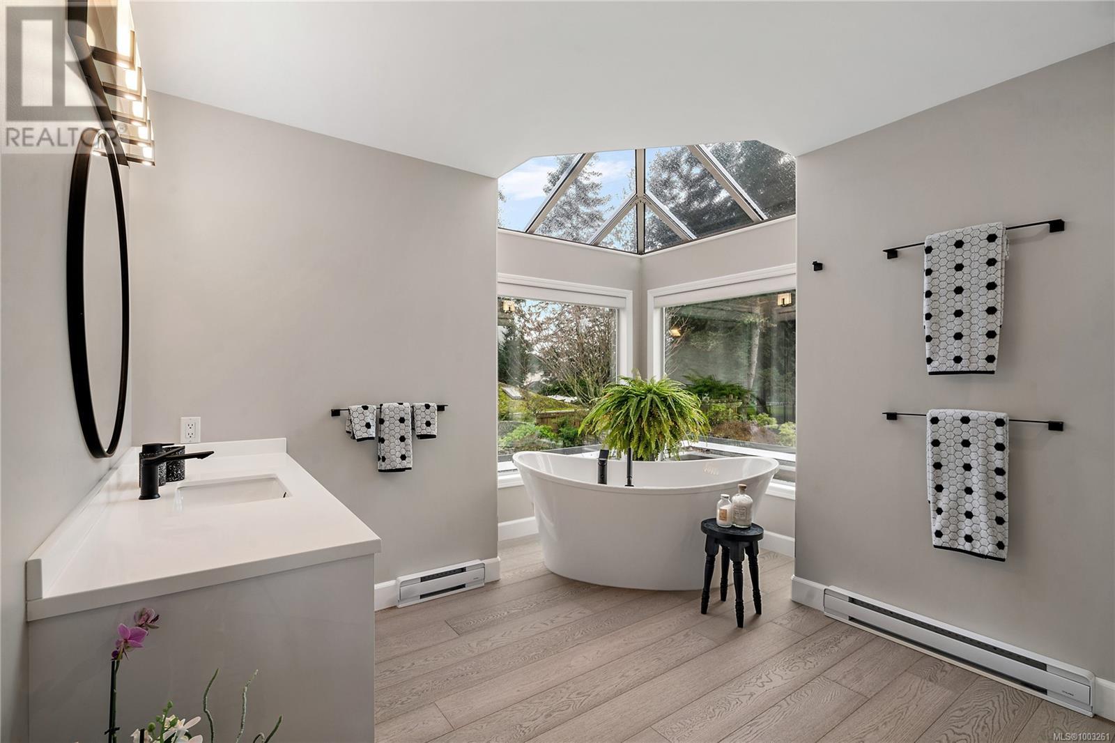 11096 Greenpark Dr, North Saanich