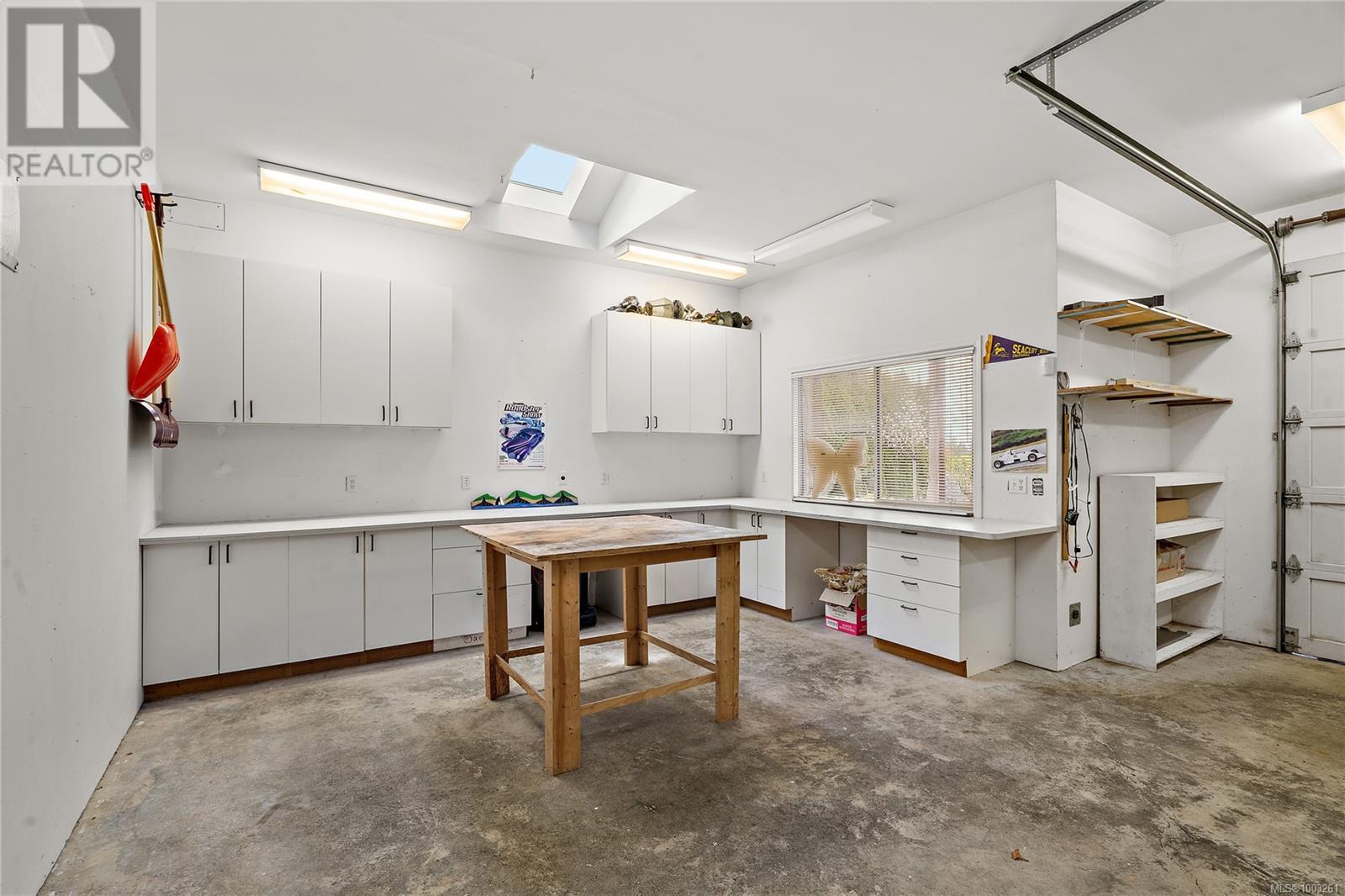 11096 Greenpark Dr, North Saanich