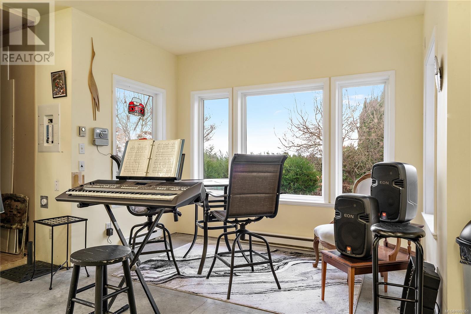 11096 Greenpark Dr, North Saanich