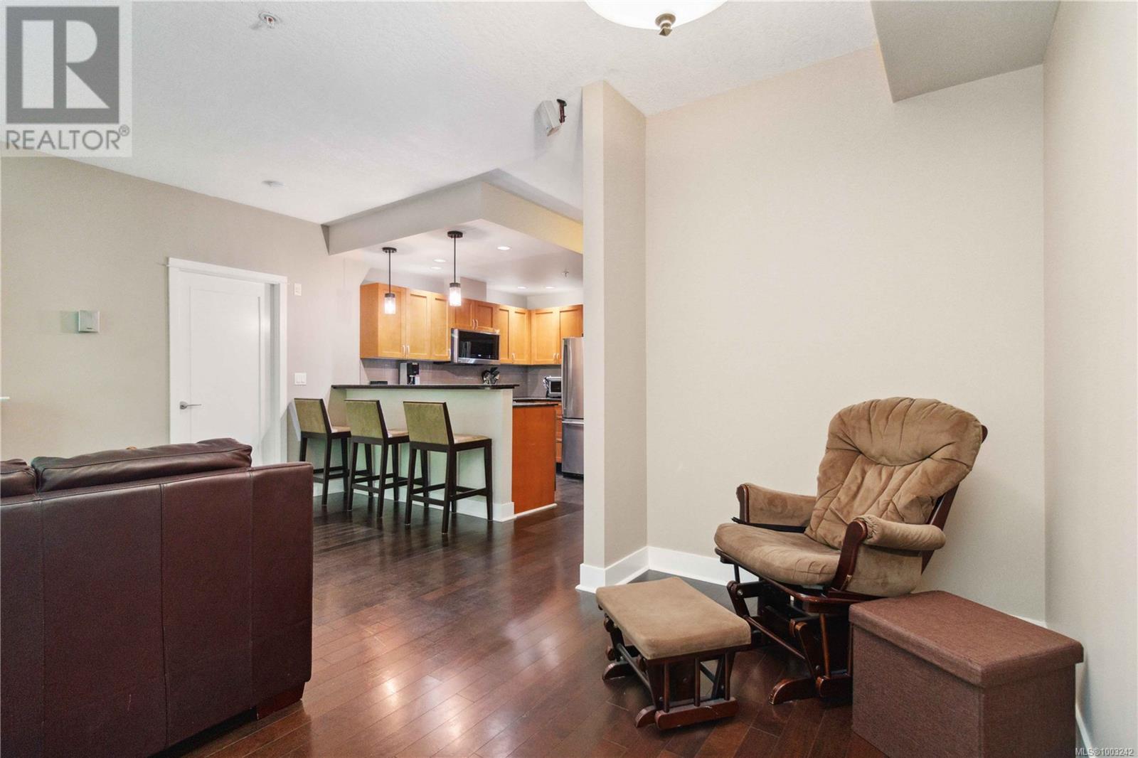 106 635 Brookside Rd, Colwood