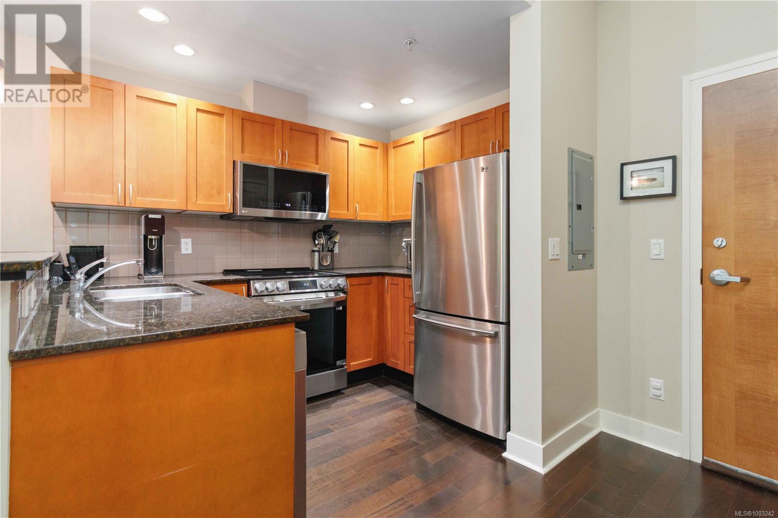 106 635 Brookside Rd, Colwood