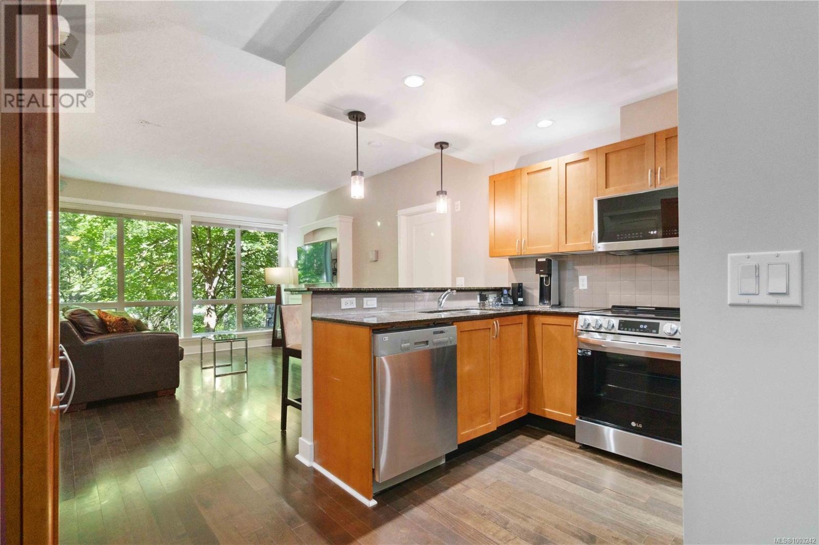106 635 Brookside Rd, Colwood