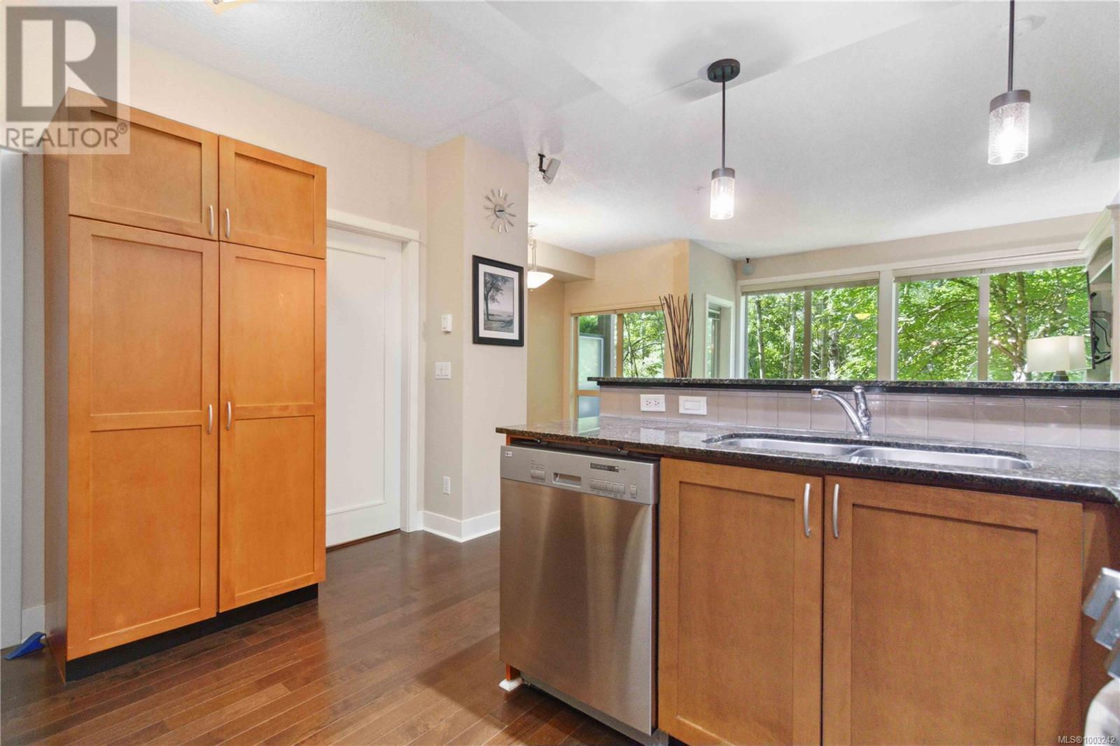106 635 Brookside Rd, Colwood