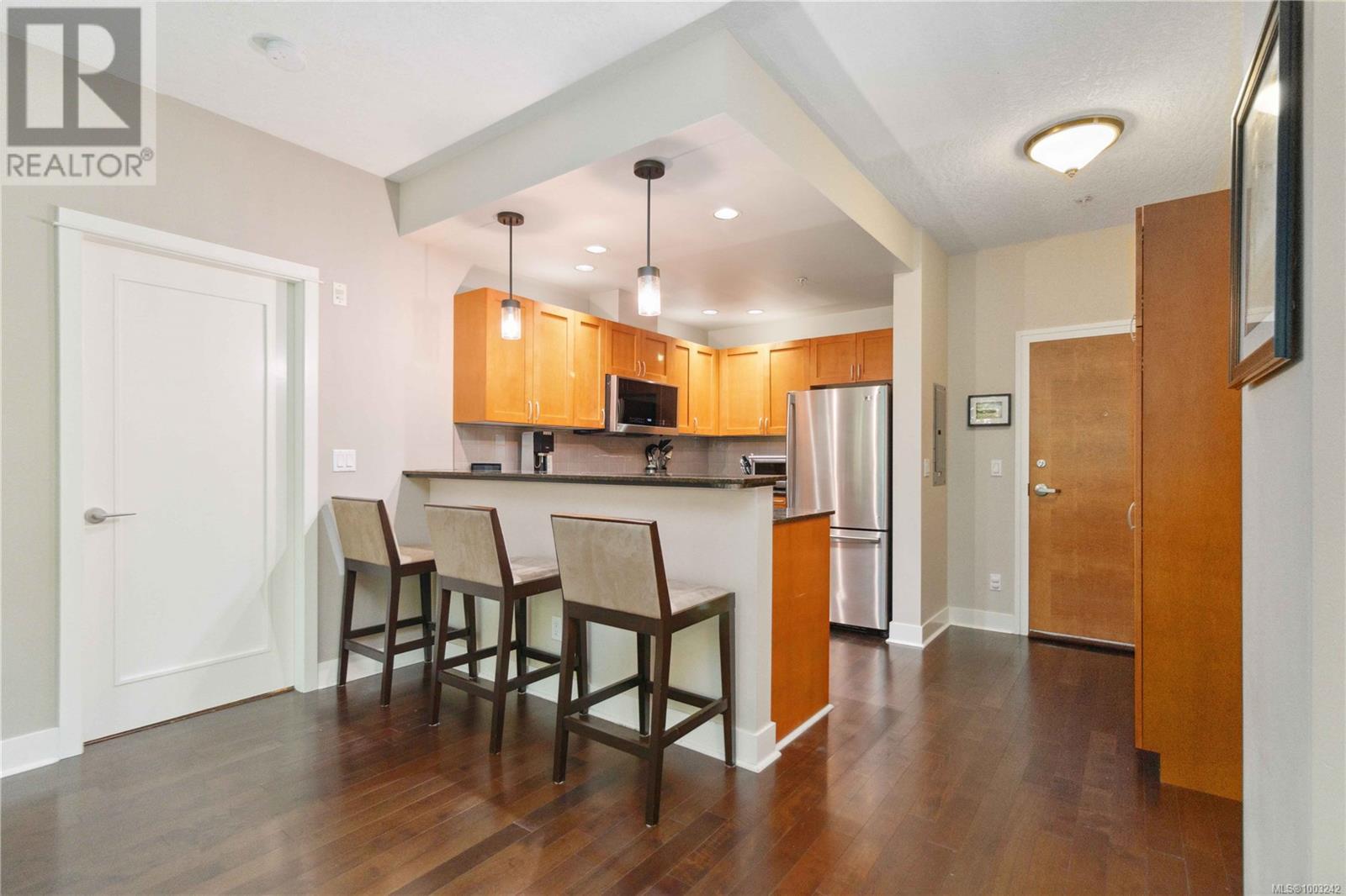 106 635 Brookside Rd, Colwood