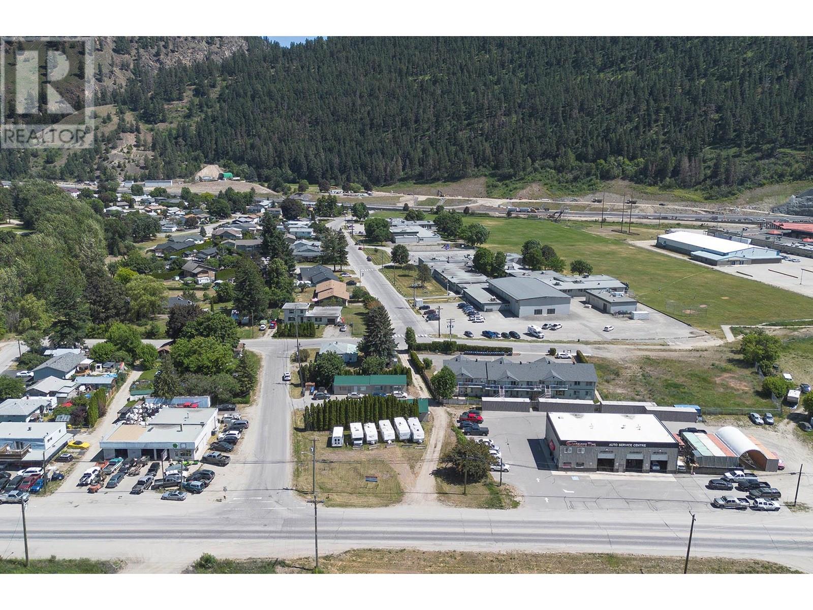 Photo 4 of 409 Shuswap Avenue, Chase BC