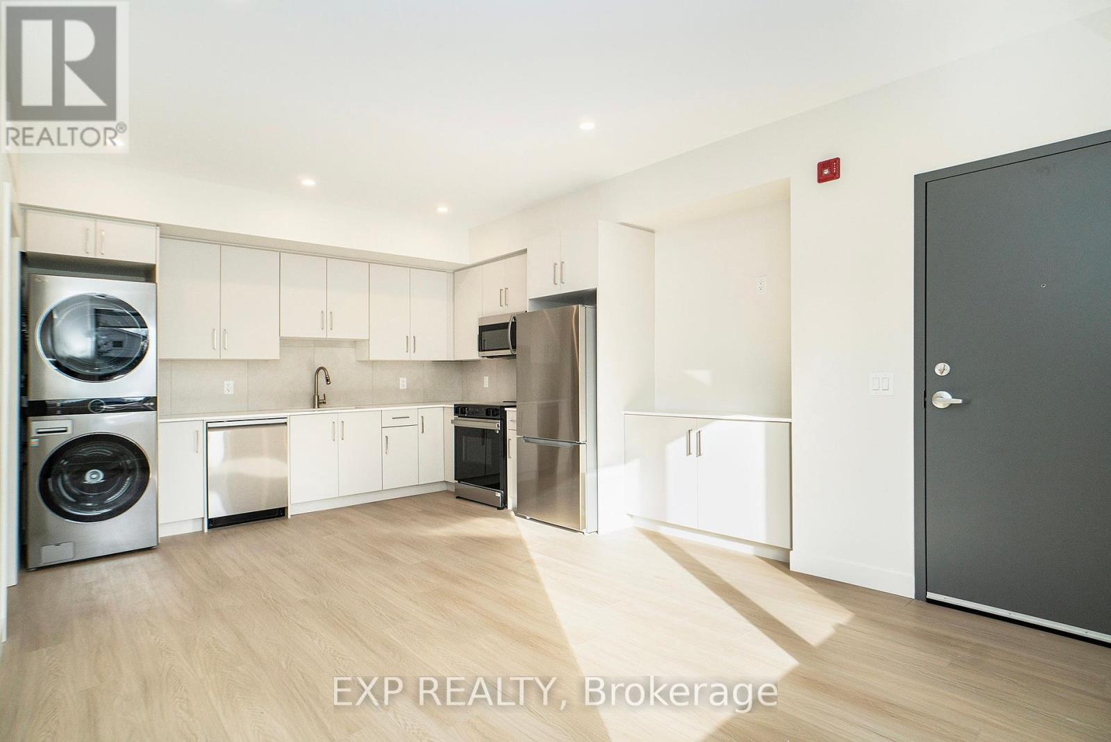 Photo 5 of Unit 4 158 Laval Street N, Ottawa ON
