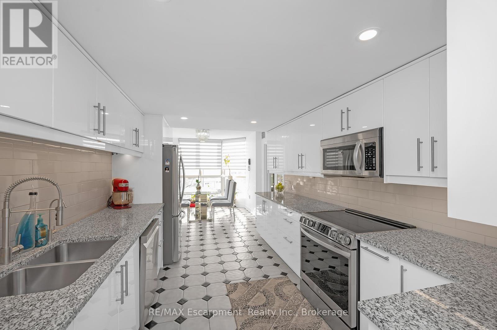 Photo 14 of 301 1237 North Shore Boulevard E, Burlington ON