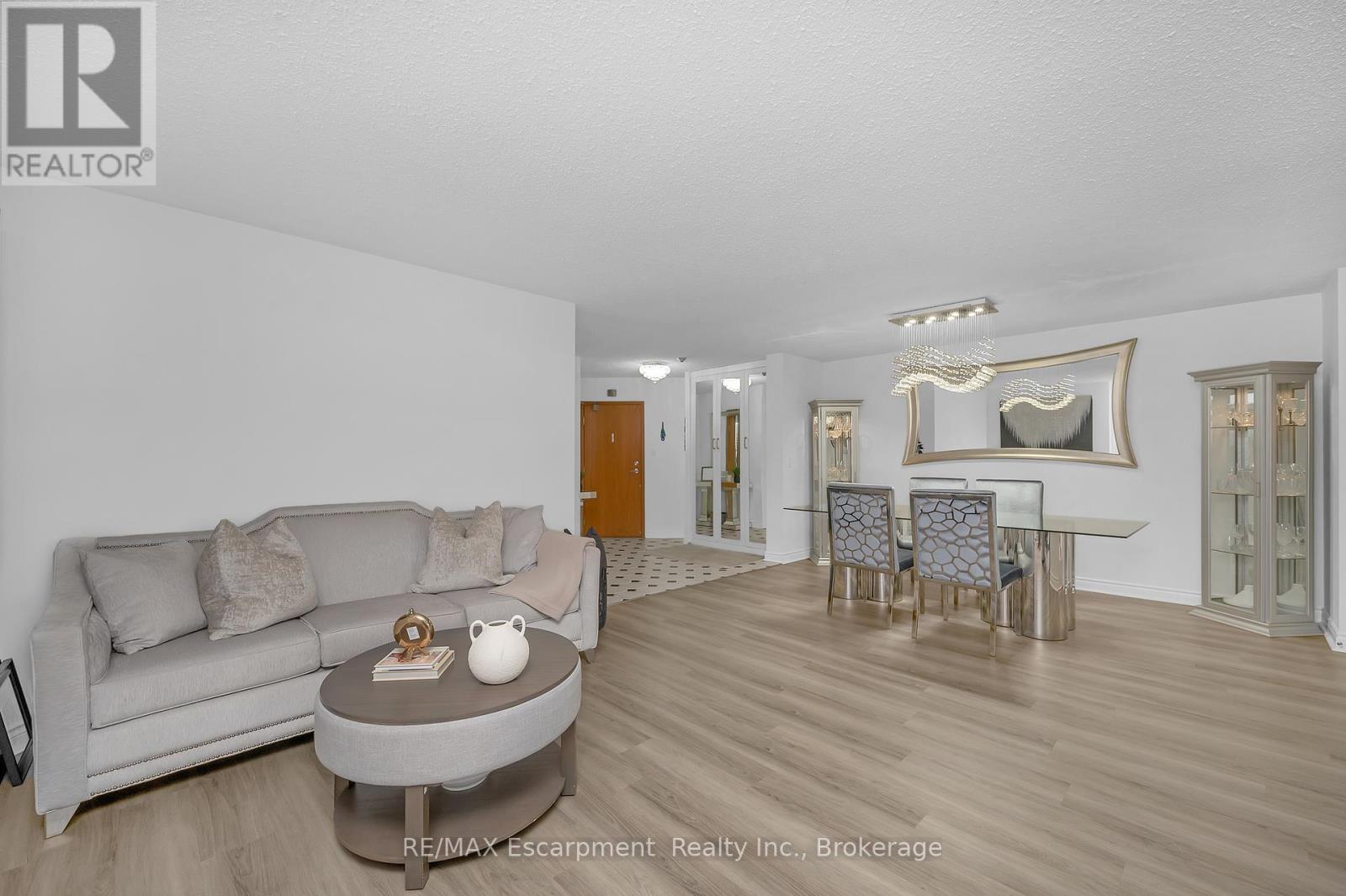 Photo 10 of 301 1237 North Shore Boulevard E, Burlington ON