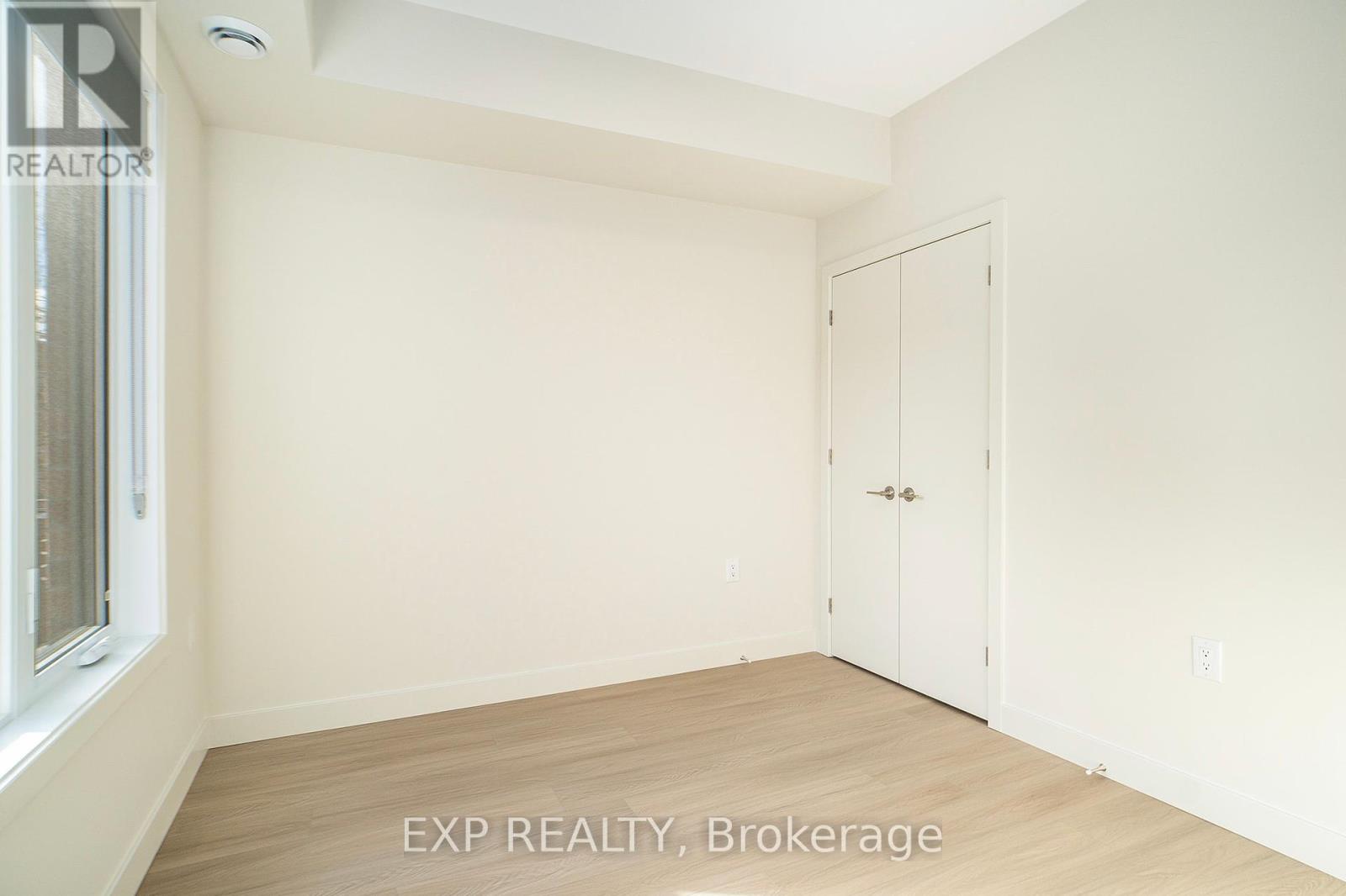 Photo 2 of Unit 4 158 Laval Street N, Ottawa ON