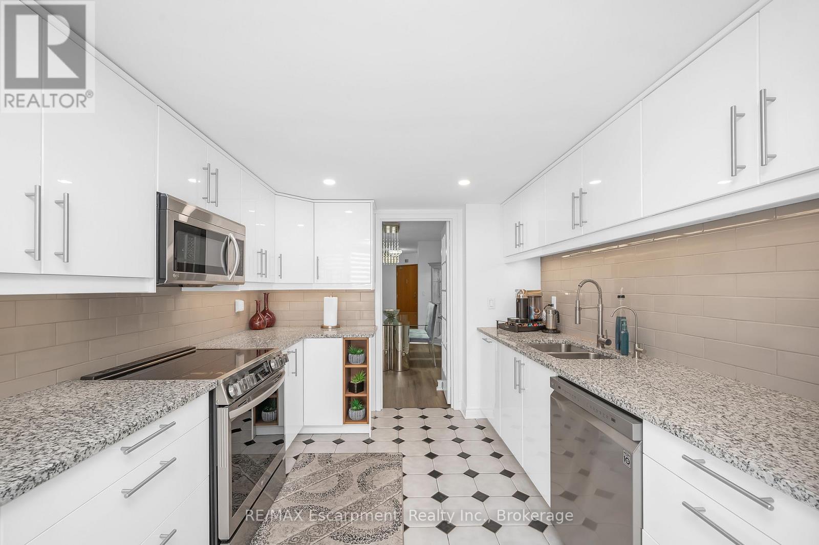 Photo 13 of 301 1237 North Shore Boulevard E, Burlington ON