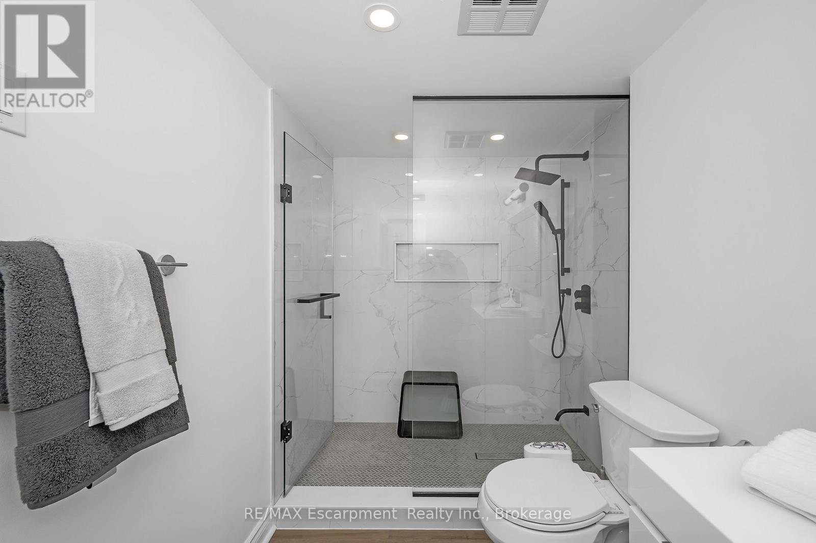 Photo 24 of 301 1237 North Shore Boulevard E, Burlington ON