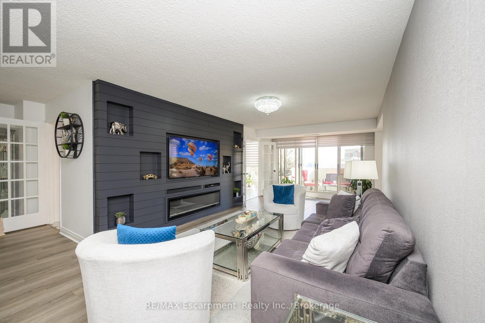 Photo 8 of 301 1237 North Shore Boulevard E, Burlington ON