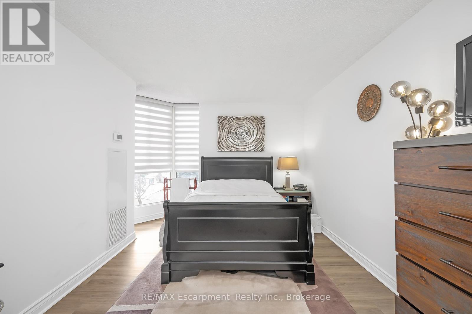 Photo 25 of 301 1237 North Shore Boulevard E, Burlington ON