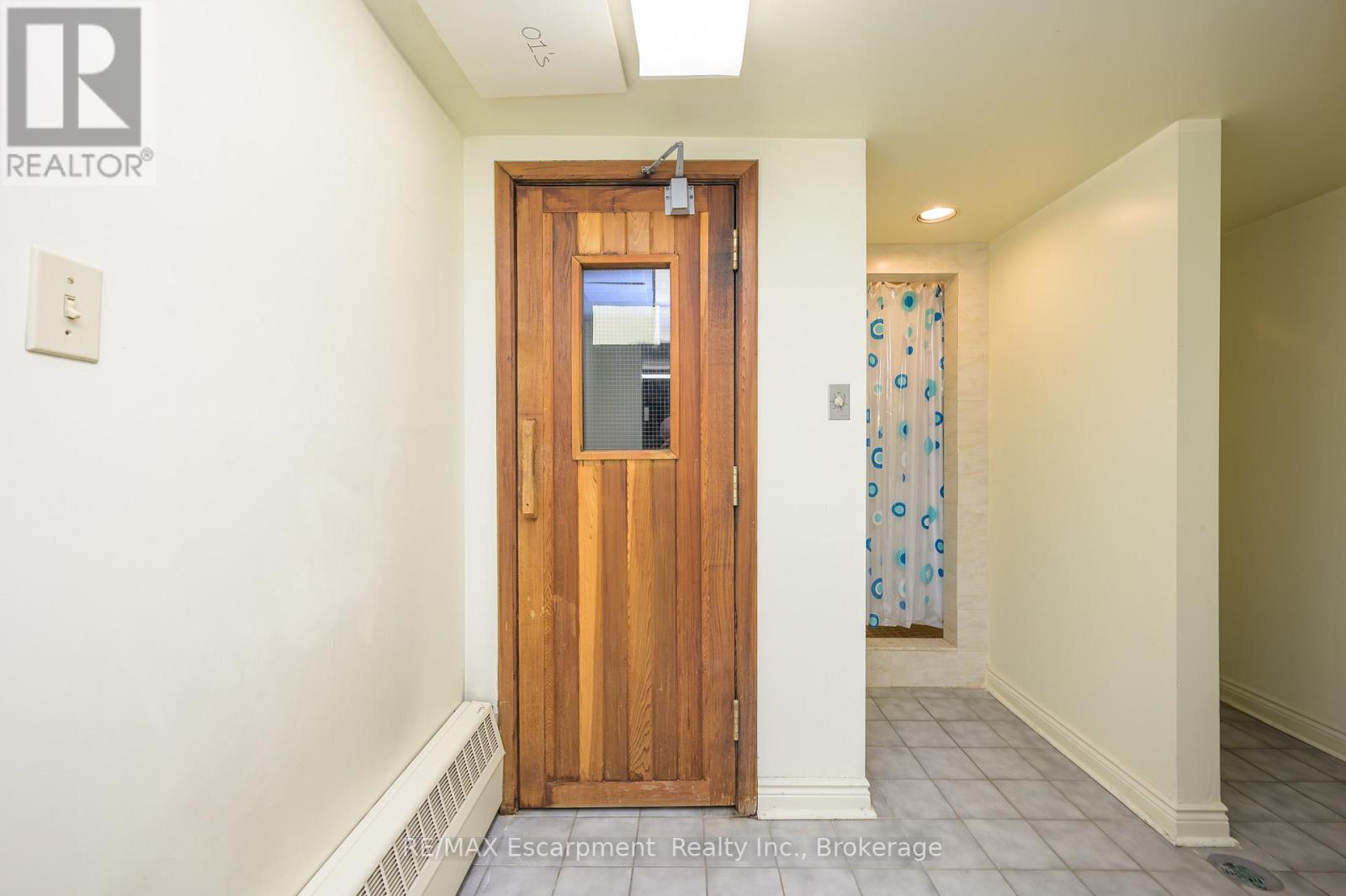Photo 33 of 301 1237 North Shore Boulevard E, Burlington ON