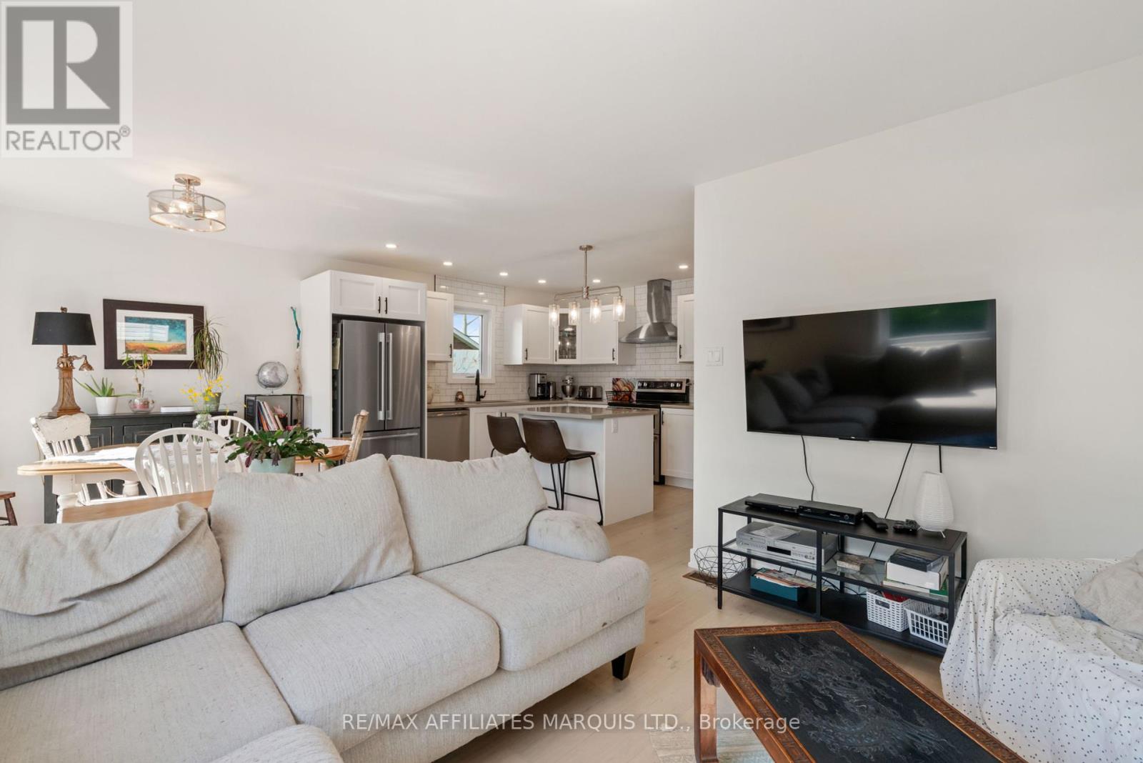 Photo 11 of 106 Bishop Street S, North Glengarry ON