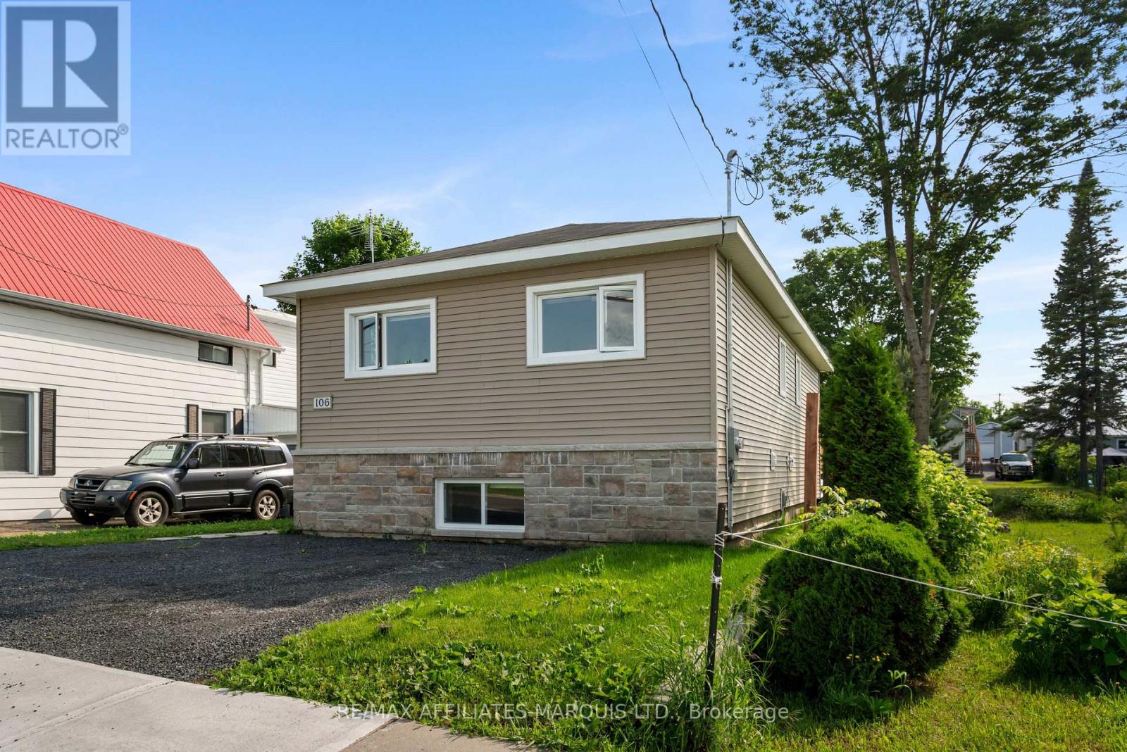 Photo 2 of 106 Bishop Street S, North Glengarry ON