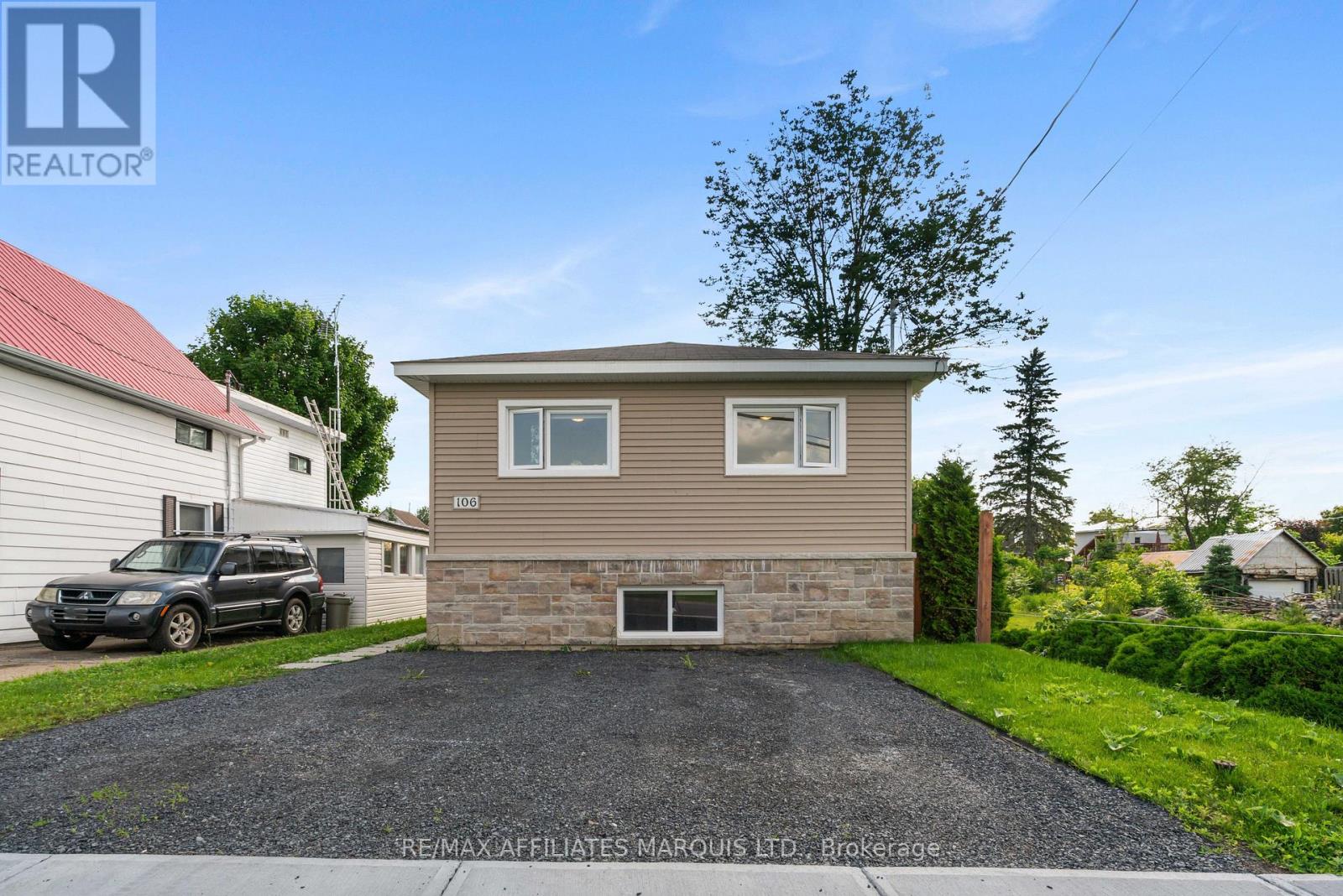 Photo 3 of 106 Bishop Street S, North Glengarry ON