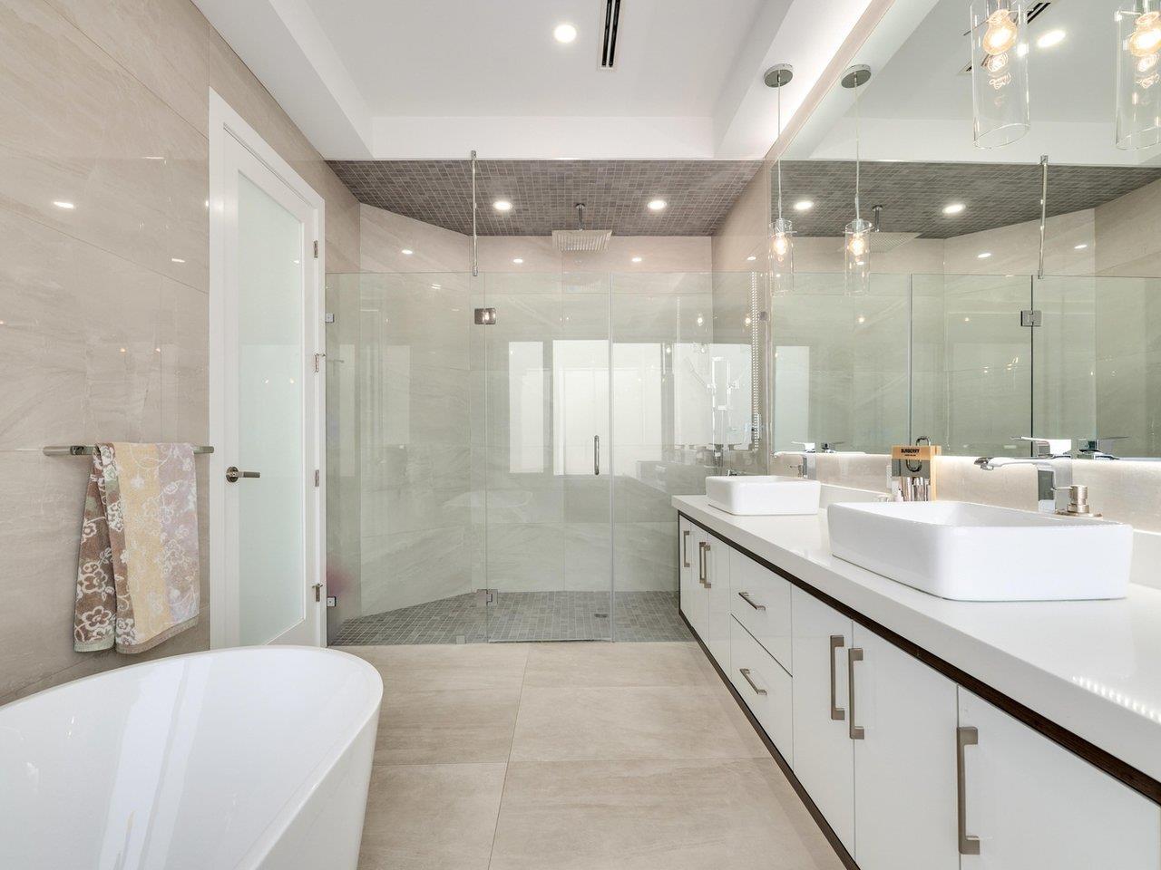 1126 STEVENS STREET, White Rock real estate listing R2977150