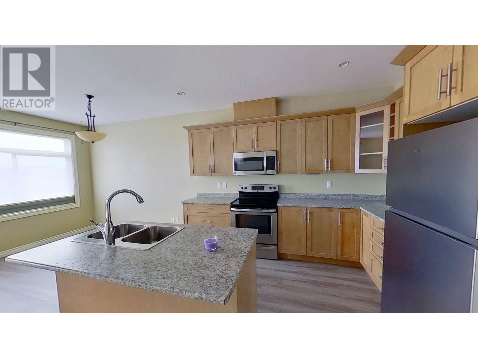 Photo 8 of 8311 87 Avenue, Fort St John BC