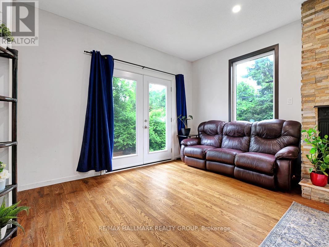 Photo 3 of 31 Hilliard Avenue, Ottawa ON