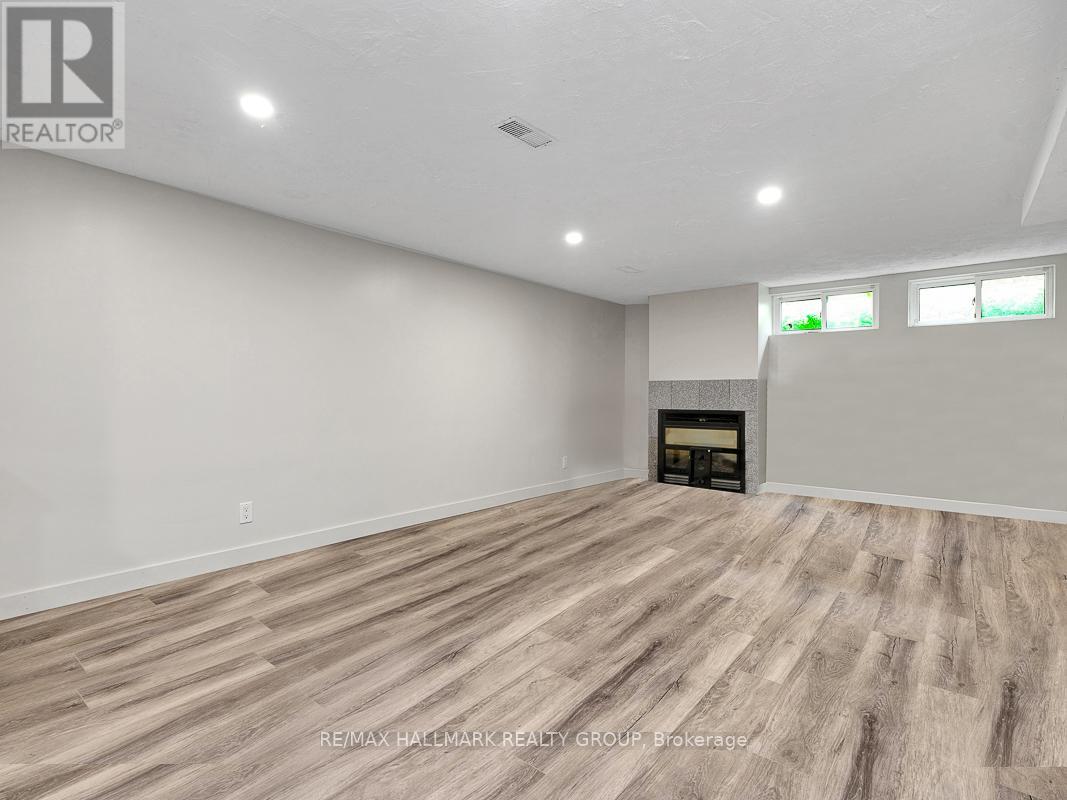 Photo 2 of 31 Hilliard Avenue, Ottawa ON