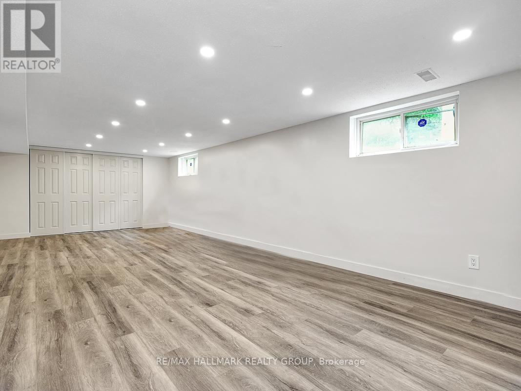 Photo 29 of 31 Hilliard Avenue, Ottawa ON