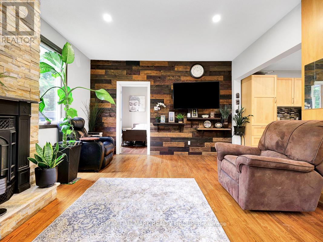 Photo 16 of 31 Hilliard Avenue, Ottawa ON