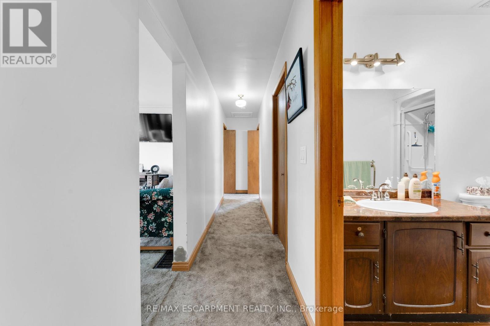 Photo 11 of 2986 Regional Rd 12, Grimsby ON