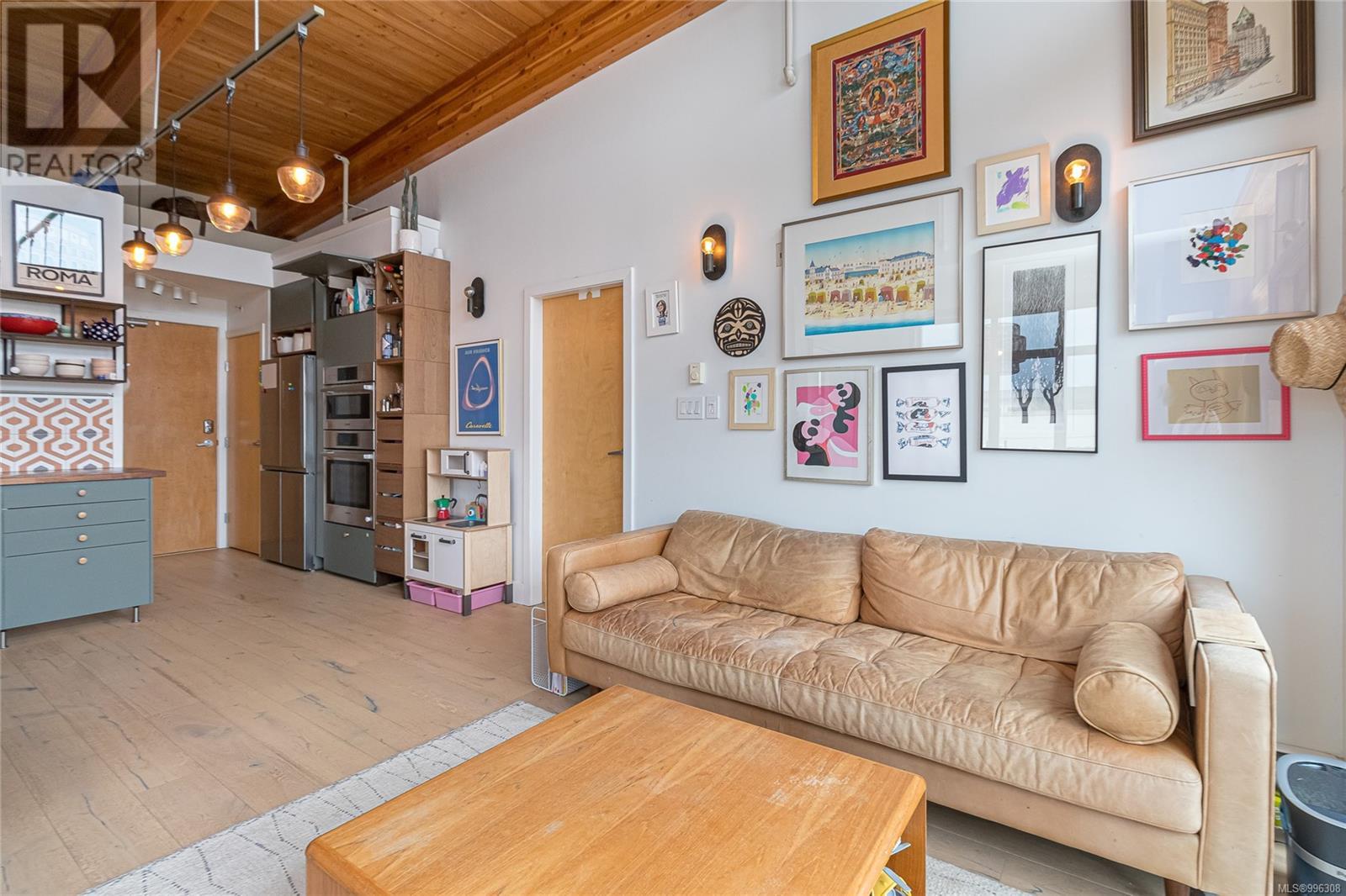 401 610 Johnson Street, Victoria