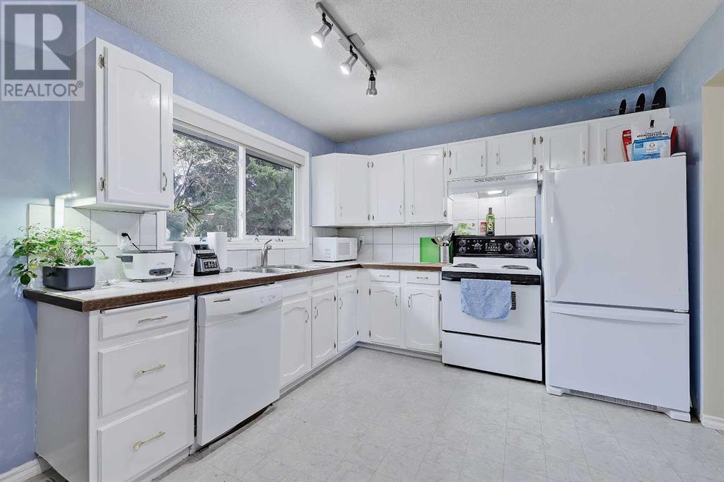 Single Family House Bungalow for Sale in  Breton Close NW Brentwood Calgary 