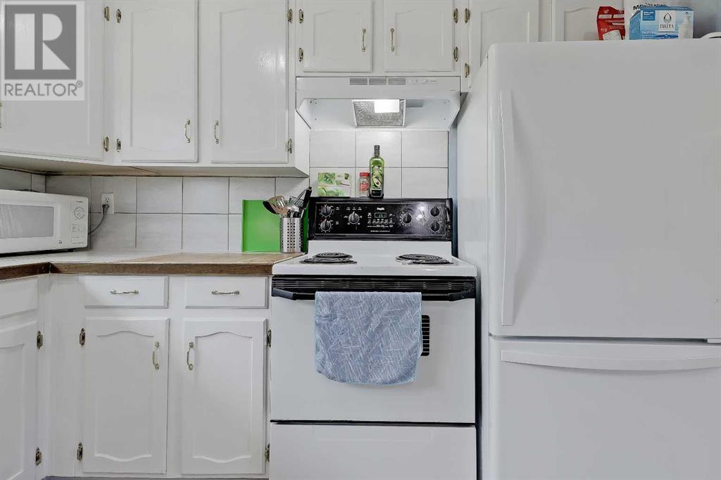 Single Family House Bungalow for Sale in  Breton Close NW Brentwood Calgary 