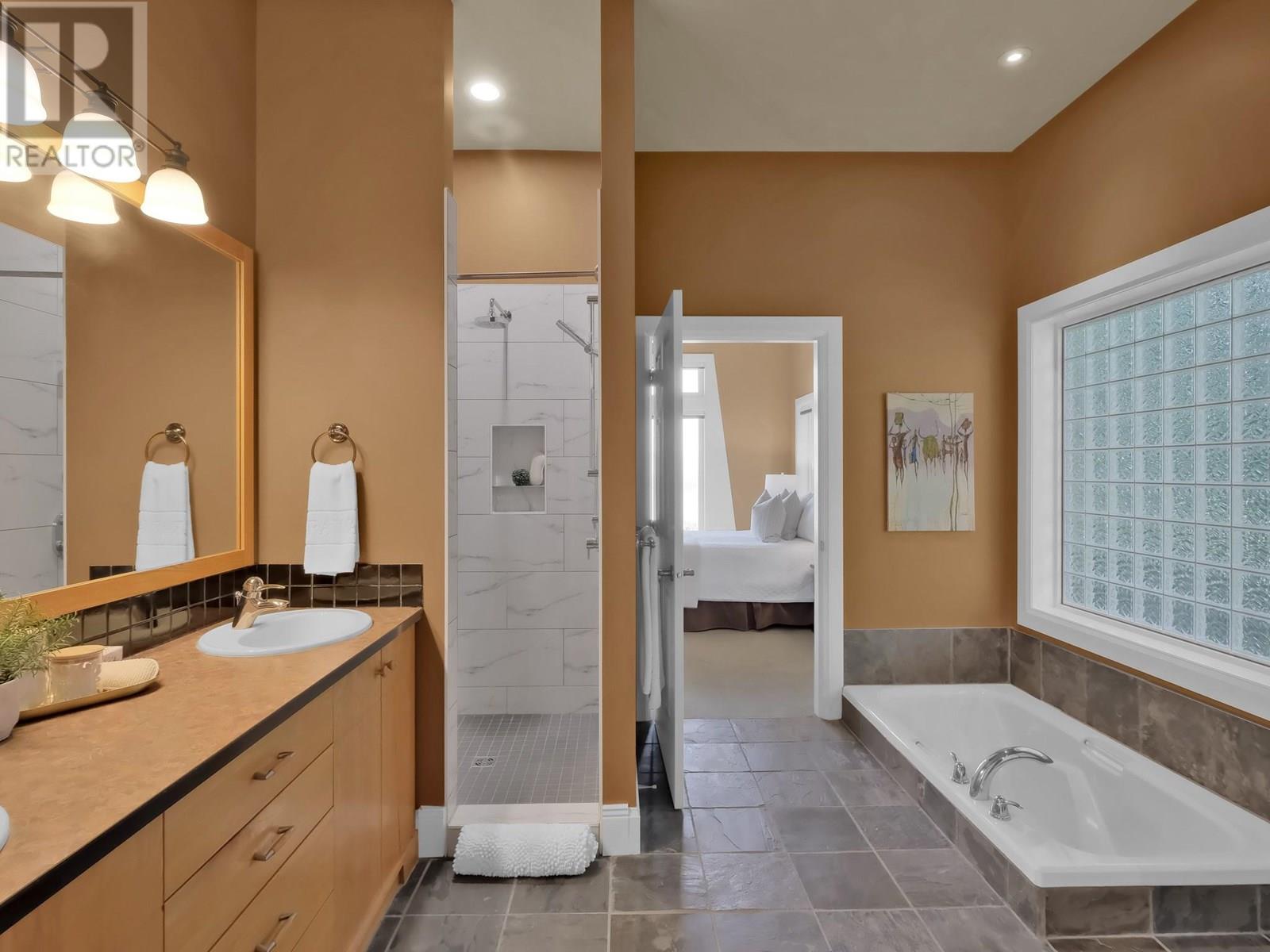 156 VANCOUVER Place - 26