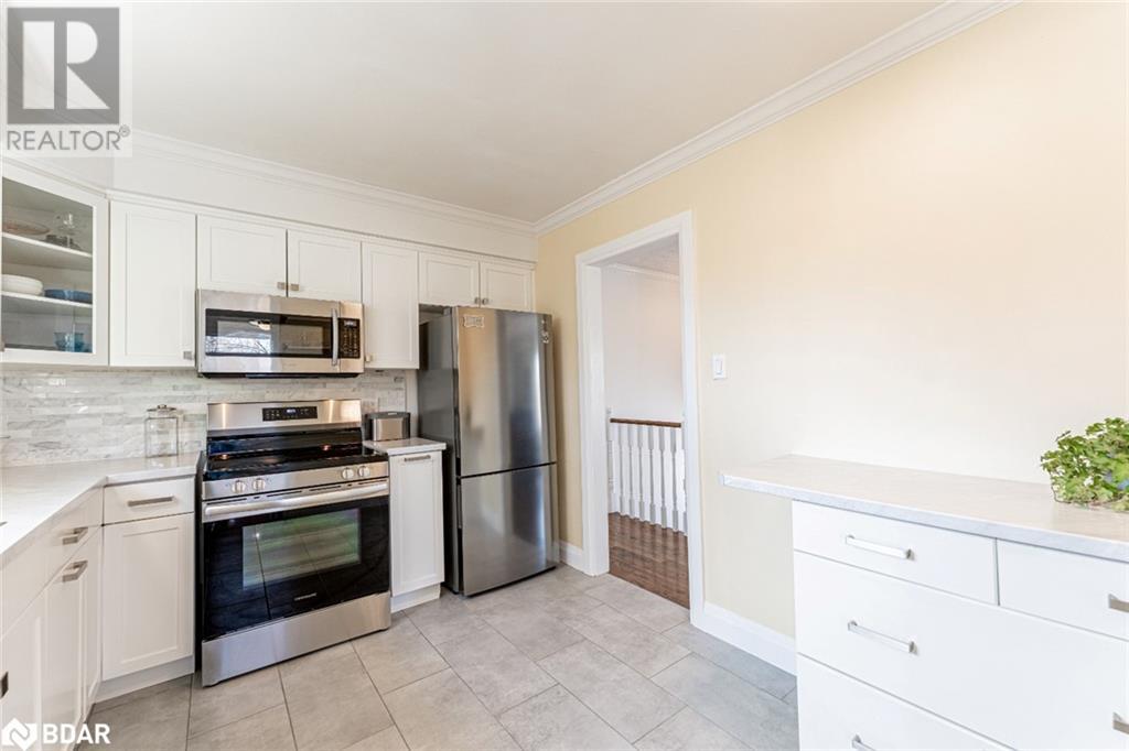 Photo 4 of 45 Shoreview Drive, Barrie ON