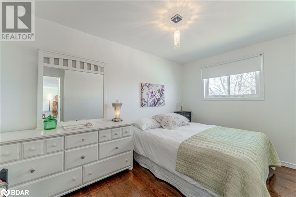 Photo 9 of 45 Shoreview Drive, Barrie ON