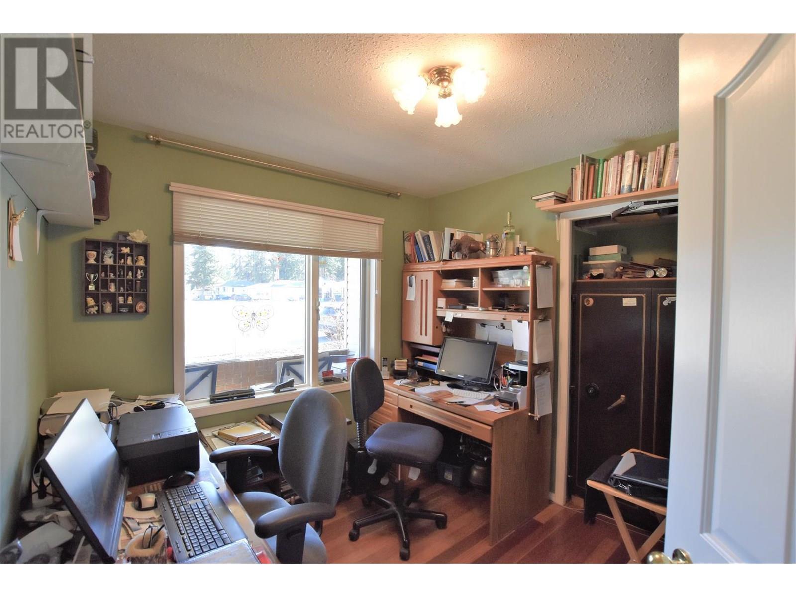  536 Loon Avenue, Vernon