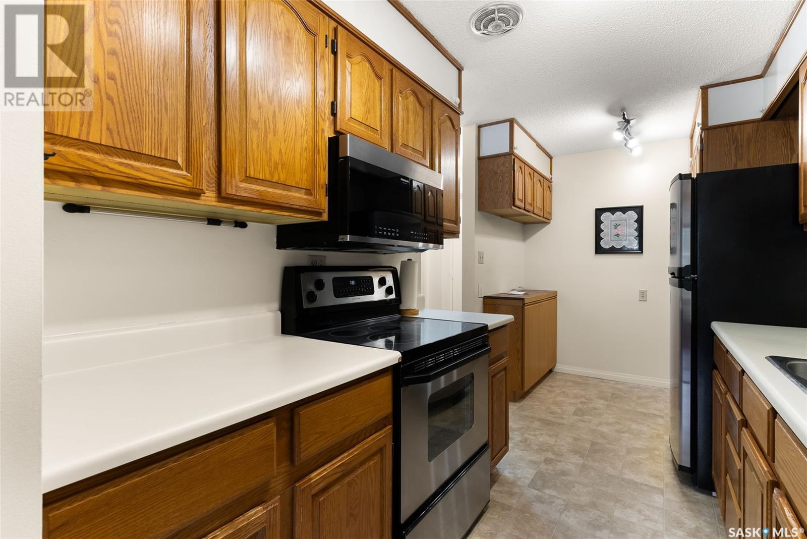 Single Family House High rise for Sale in #  Rae STREET Regina 