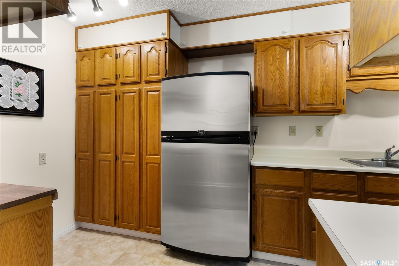 Single Family House High rise for Sale in #  Rae STREET Regina 