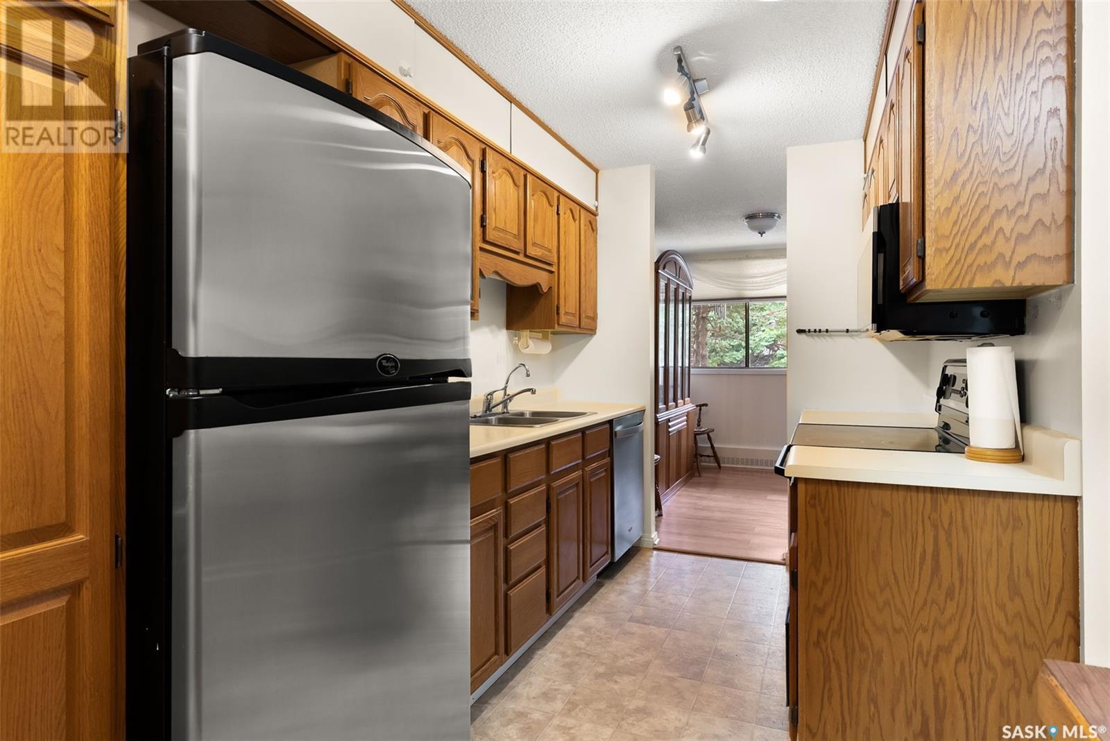 Single Family House High rise for Sale in #  Rae STREET Regina 
