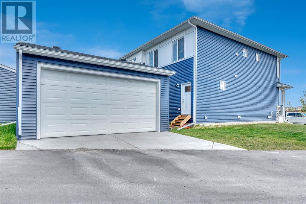 Single Family House for Sale in  Amblefield Terrace NW Moraine Calgary 