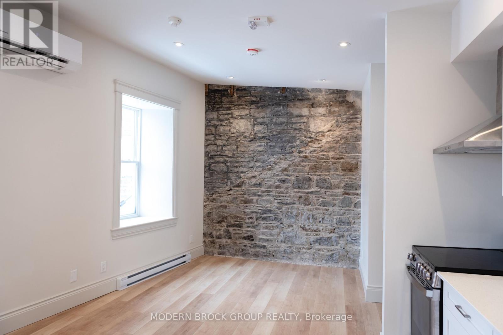 Photo 6 of 107 5 Clothier Street W, North Grenville ON