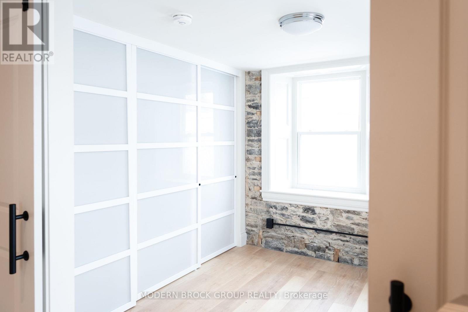 Photo 5 of 105 5 Clothier Street W, North Grenville ON