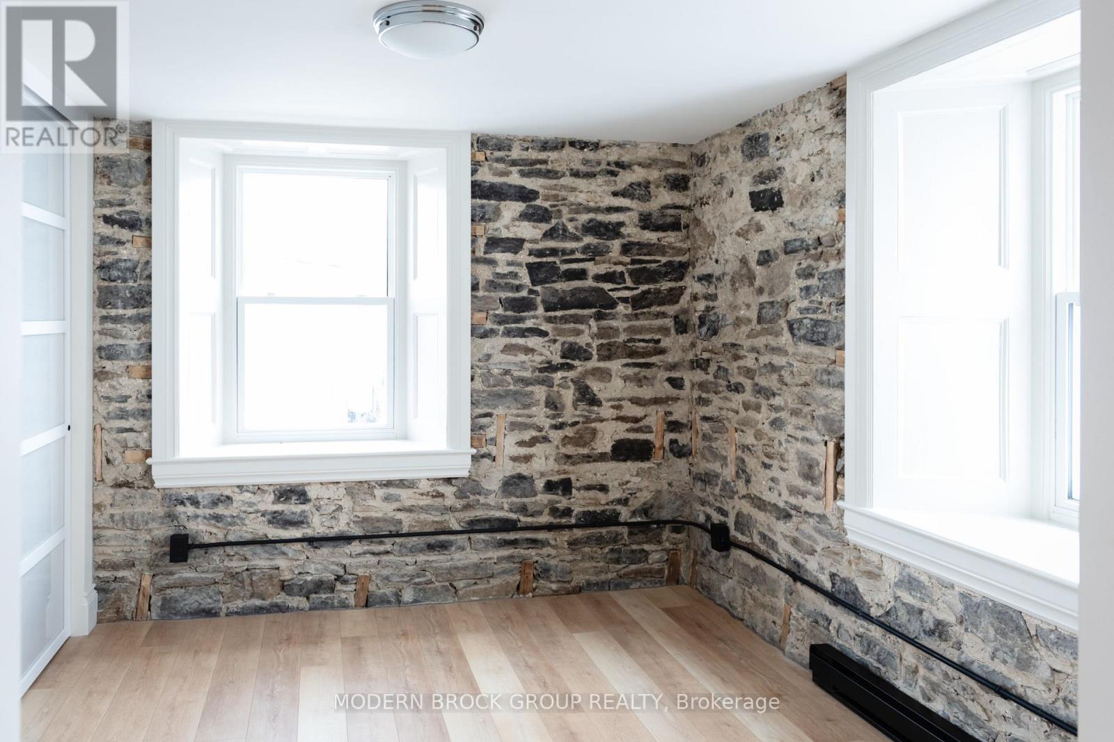 Photo 7 of 105 5 Clothier Street W, North Grenville ON