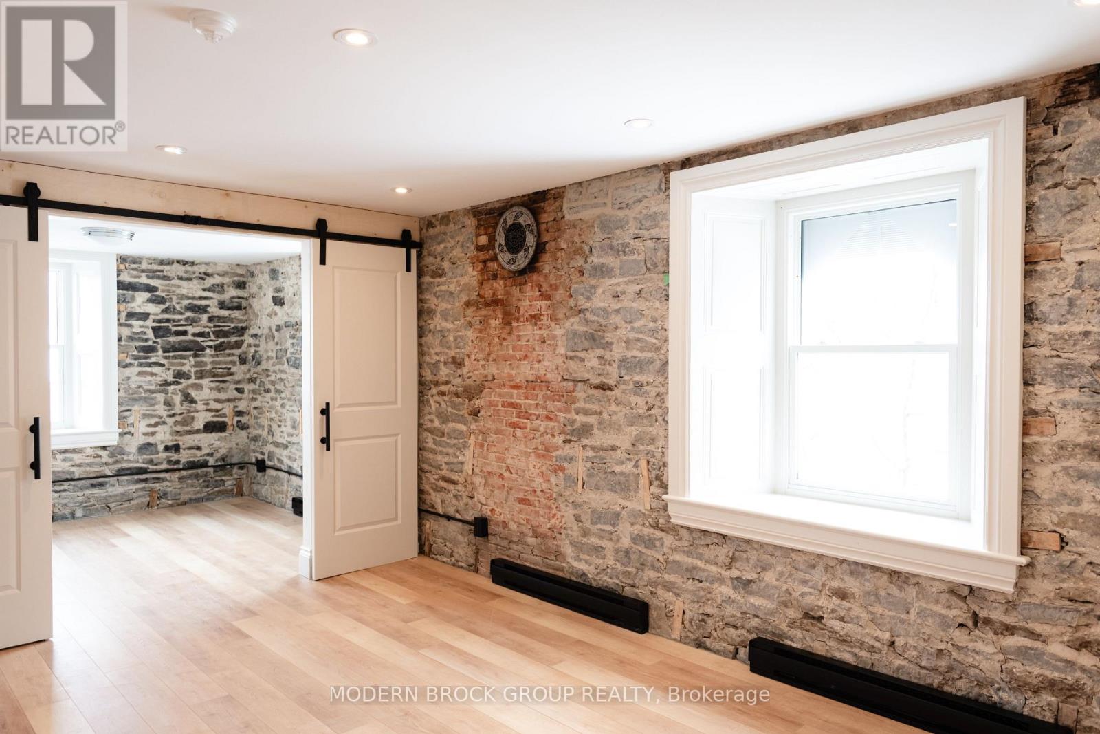 Photo 4 of 105 5 Clothier Street W, North Grenville ON