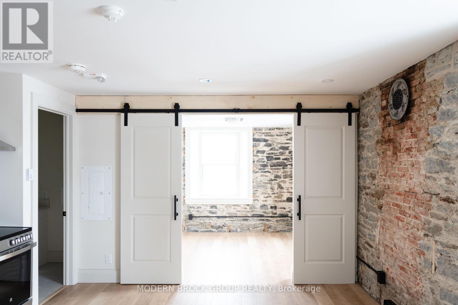 Photo 8 of 105 5 Clothier Street W, North Grenville ON