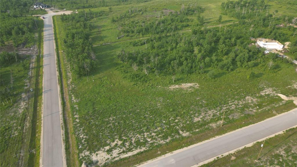 Photo 2 of 16 Jays Hollow Bay, Kleefeld MB