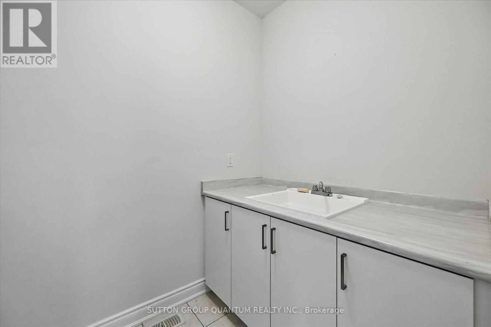 Photo 18 of 58 William Crawley Way, Oakville ON