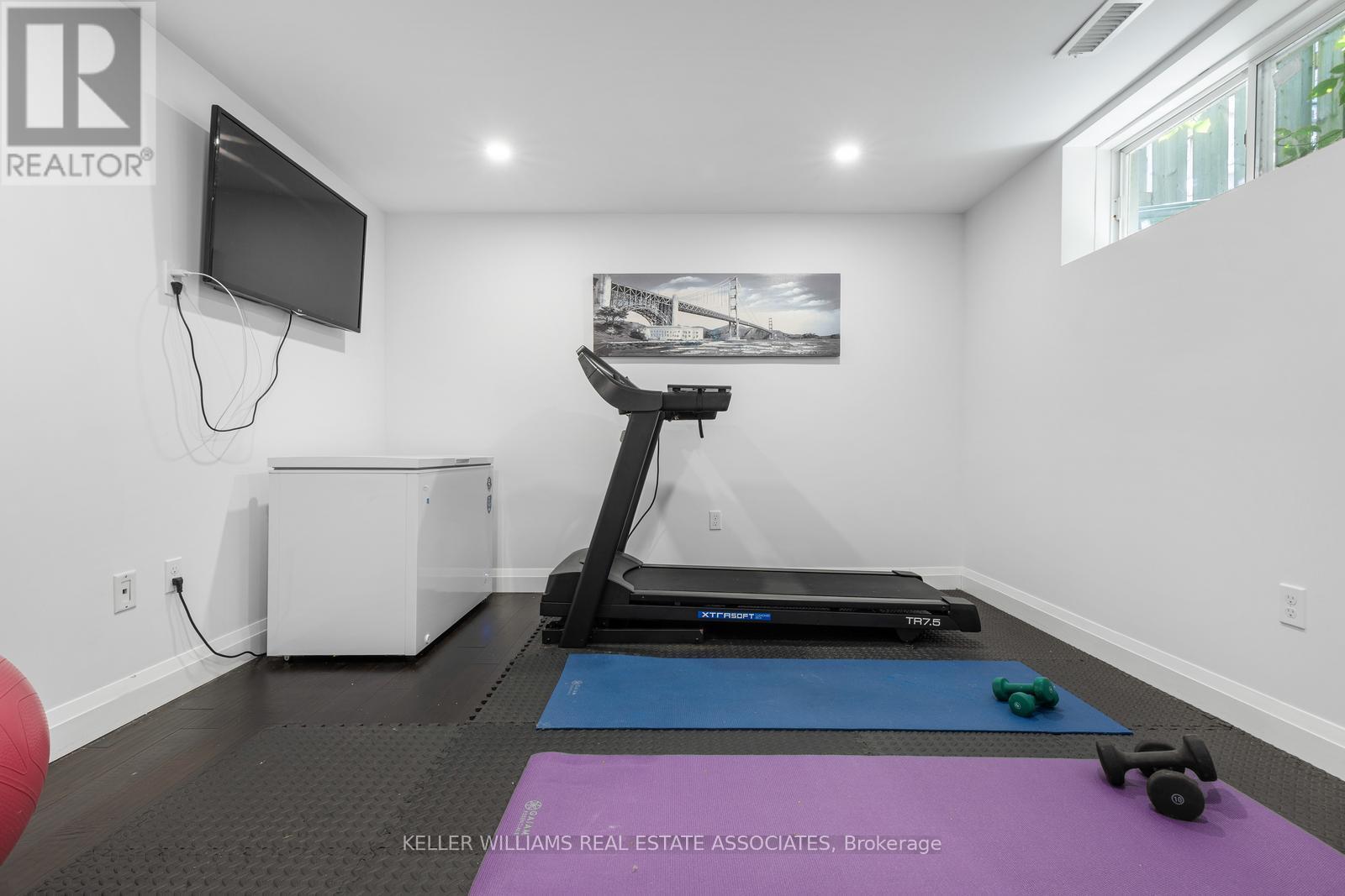 Photo 23 of 209 Sunny Meadow Court, Kitchener ON