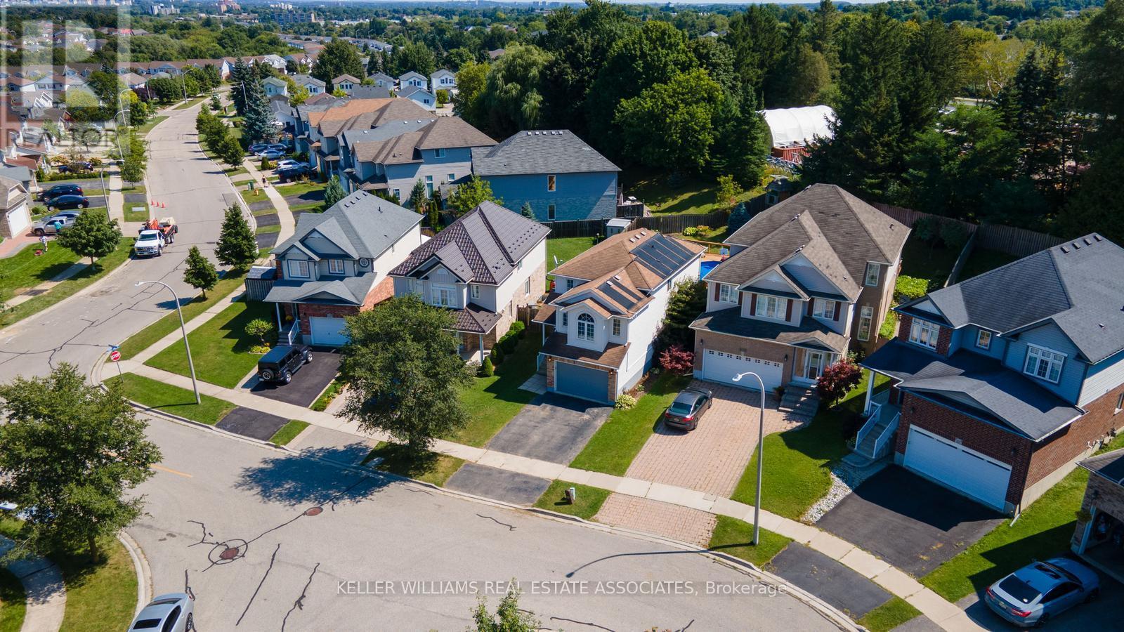 Photo 16 of 209 Sunny Meadow Court, Kitchener ON