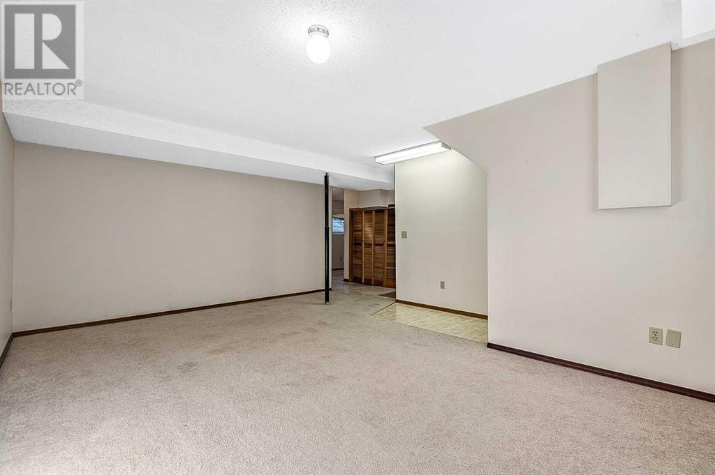 Single Family House Bi-level for Sale in  MacEwan Meadow Link NW MacEwan Glen Calgary 