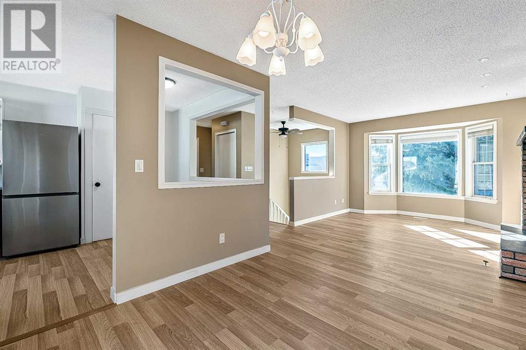Single Family House Bi-level for Sale in  MacEwan Meadow Link NW MacEwan Glen Calgary 